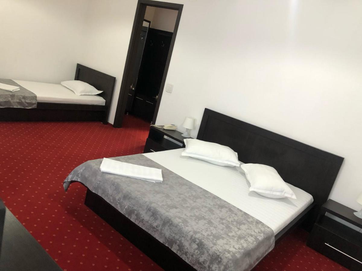 Hotel Corona Дробета-Турну-Северин Екстер'єр фото