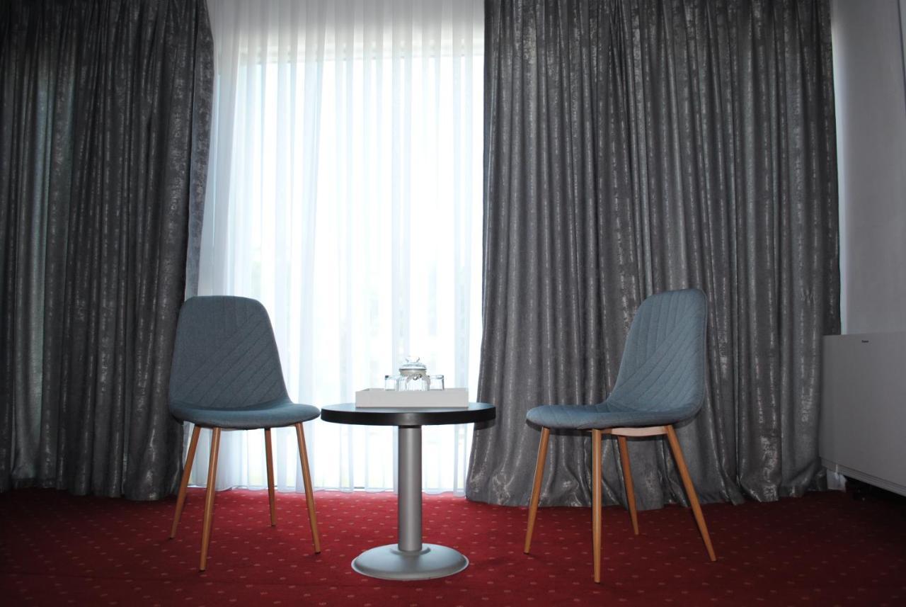 Hotel Corona Дробета-Турну-Северин Екстер'єр фото