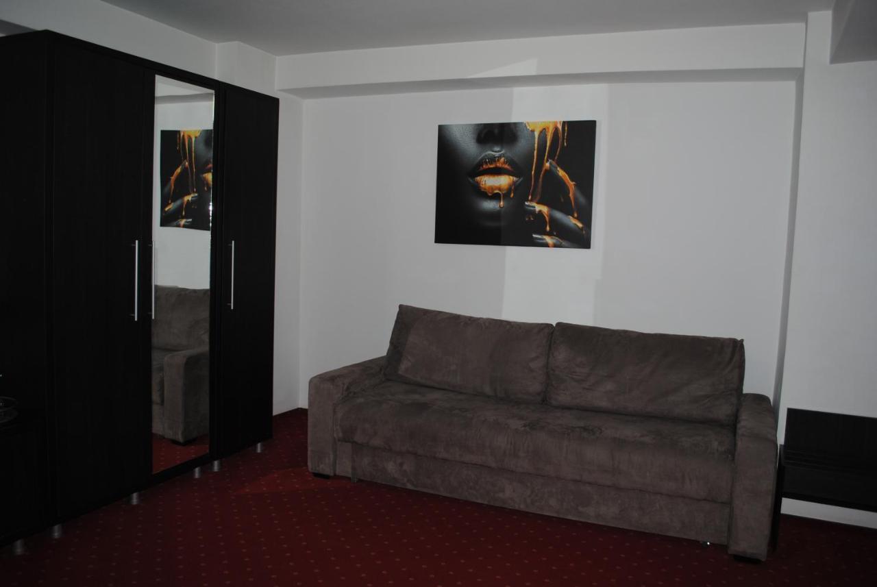 Hotel Corona Дробета-Турну-Северин Екстер'єр фото