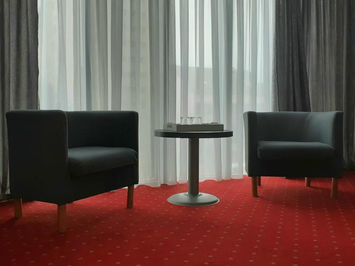 Hotel Corona Дробета-Турну-Северин Екстер'єр фото