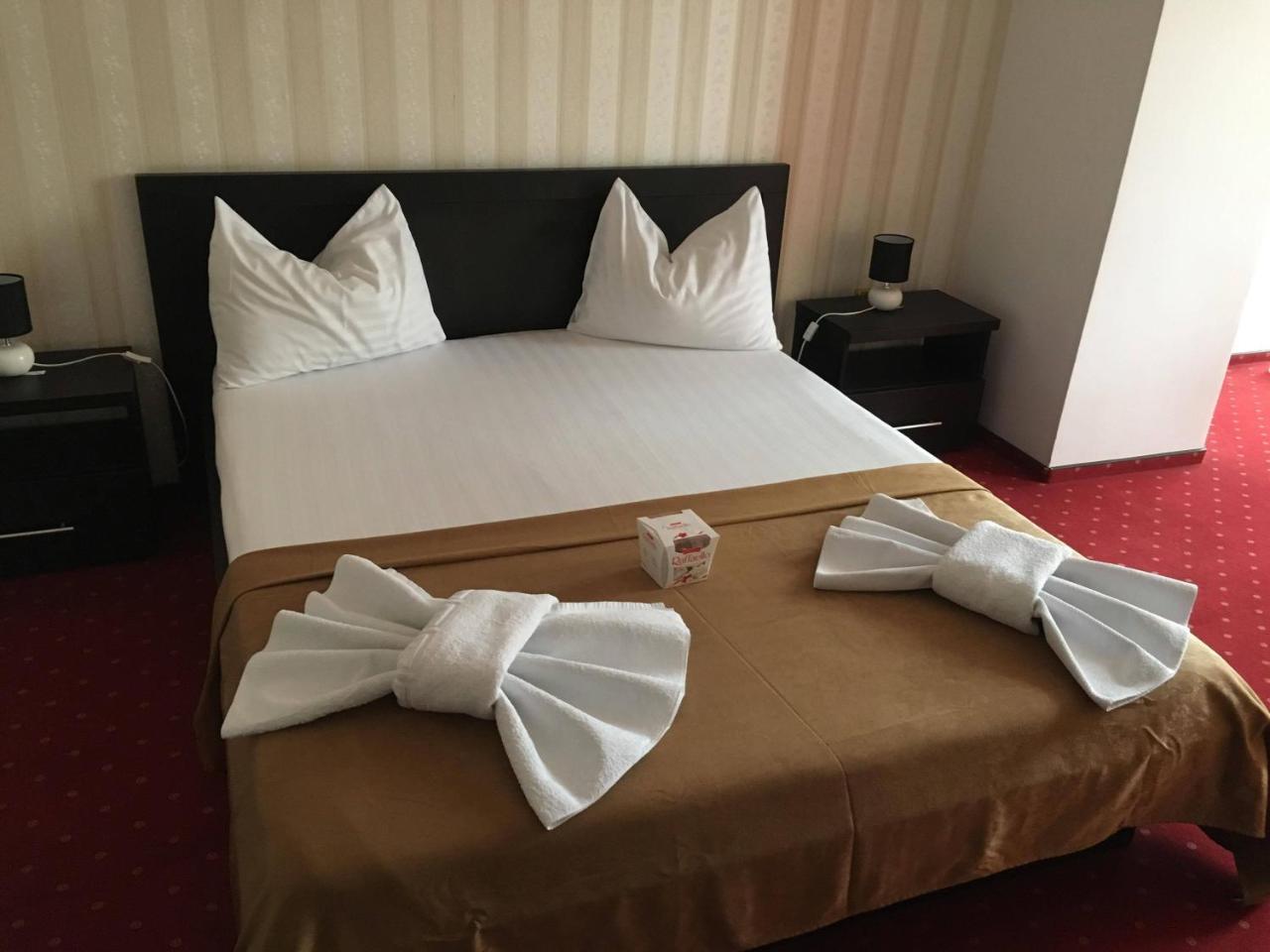 Hotel Corona Дробета-Турну-Северин Екстер'єр фото