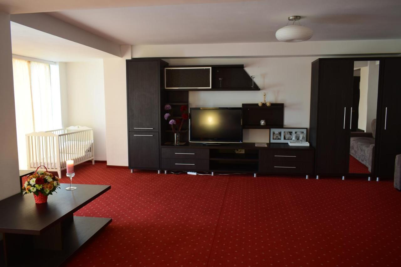 Hotel Corona Дробета-Турну-Северин Екстер'єр фото